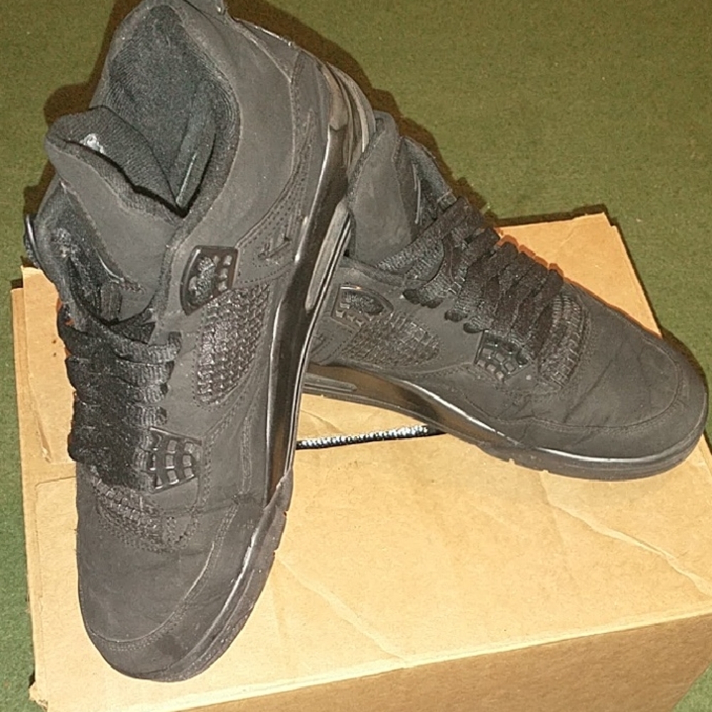 Jordan Black Sneakers